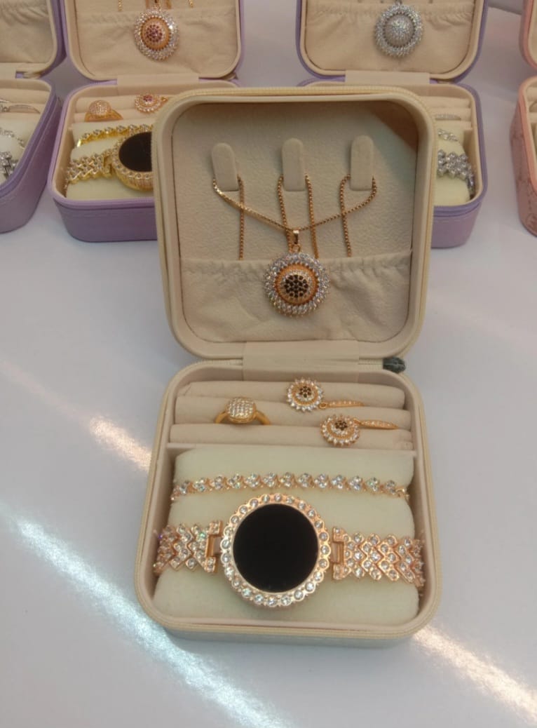 luxurious ladies fashion watch 100% quality or with bracelet ...